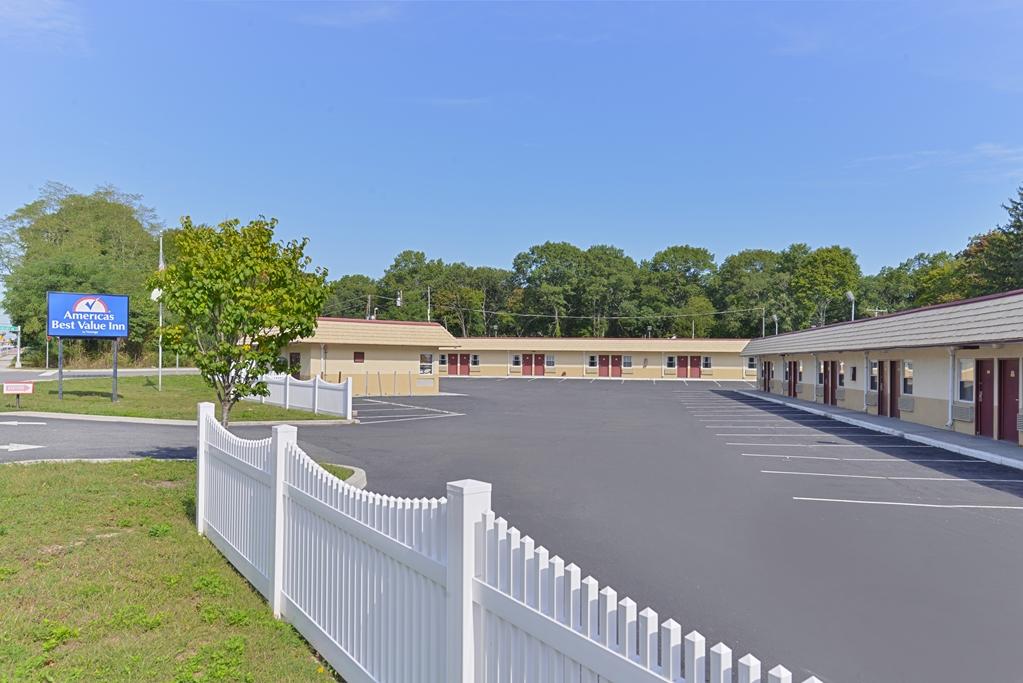 Americas Best Value Inn - Port Jefferson Station - Long Island Екстер'єр фото