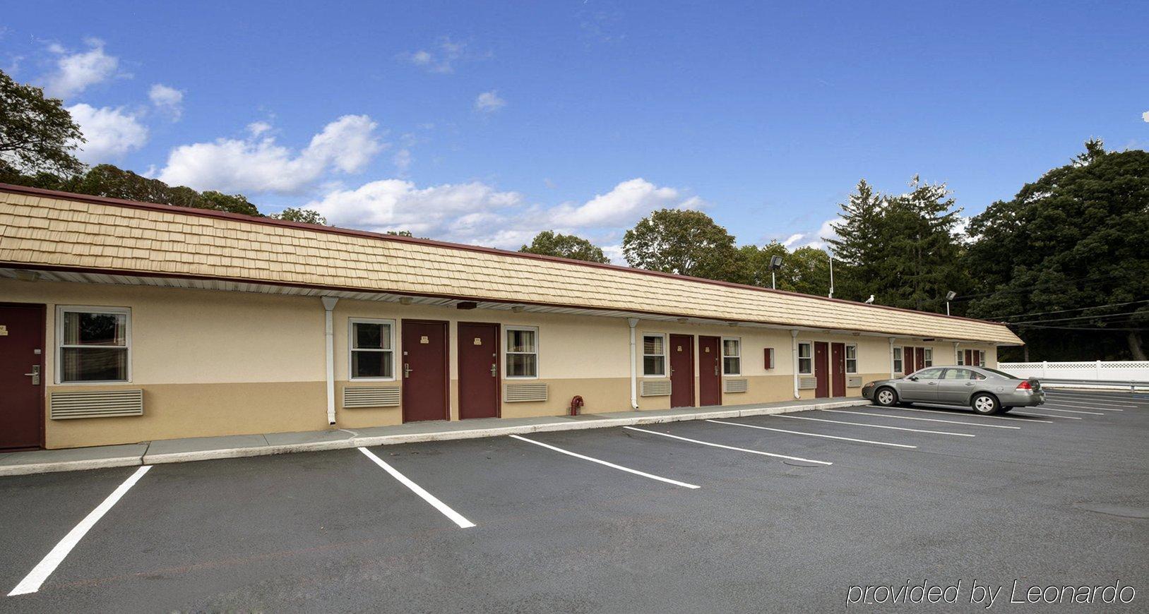 Americas Best Value Inn - Port Jefferson Station - Long Island Екстер'єр фото