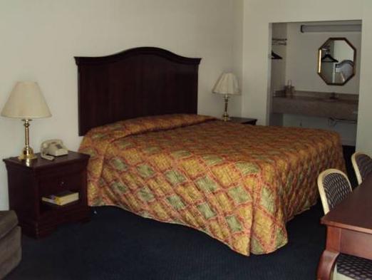 Americas Best Value Inn - Port Jefferson Station - Long Island Екстер'єр фото