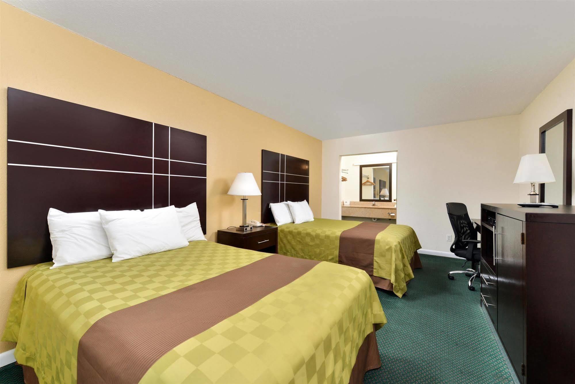 Americas Best Value Inn - Port Jefferson Station - Long Island Екстер'єр фото